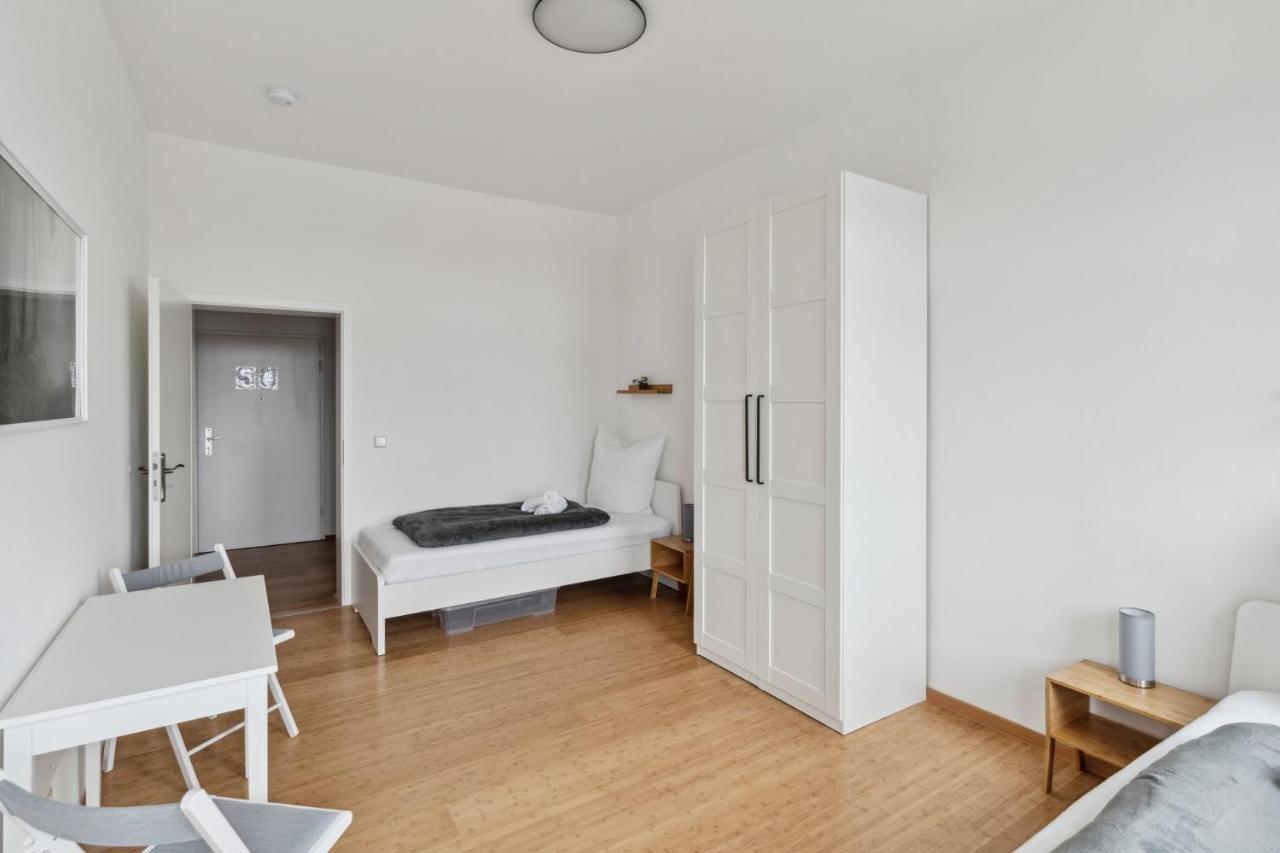 Apartment Fuer 13 Gaeste, 5 Schlafzimmer, 2 Baeder, 2 Loggia'S, Leipzig Zentrum Ost Dış mekan fotoğraf