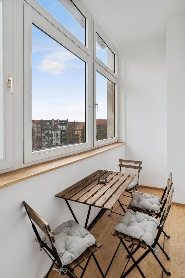 Apartment Fuer 13 Gaeste, 5 Schlafzimmer, 2 Baeder, 2 Loggia'S, Leipzig Zentrum Ost Dış mekan fotoğraf